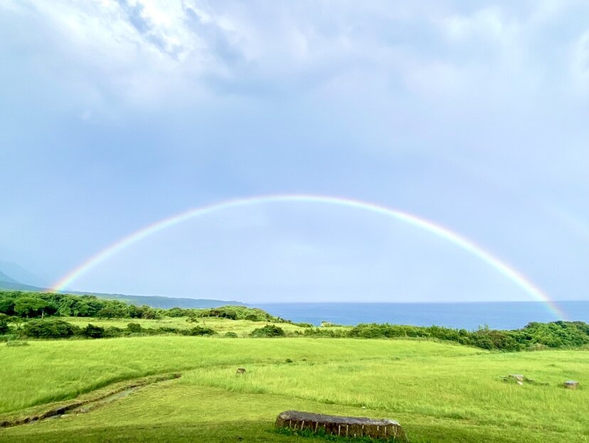 虹がかかった空